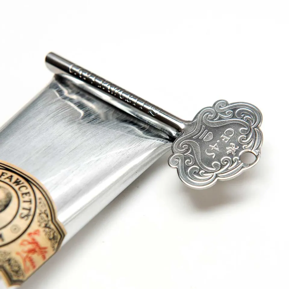 captain-fawcett-metal-tube-key-edelstahl-tubenquetscher image 1