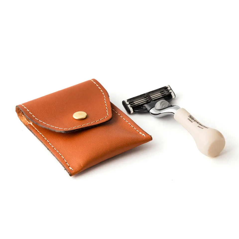 taylor-of-old-bond-street-sandalwood-mini-mach3-rasierer-lederetui-schwarz image 1
