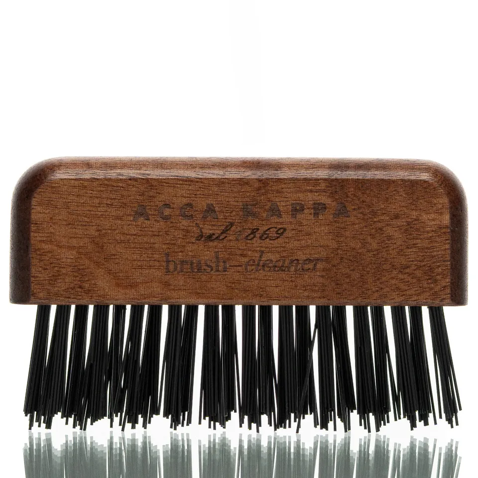 b-rsten-und-kammreiniger-aus-kotib-holz-mit-nylon-borsten image 1